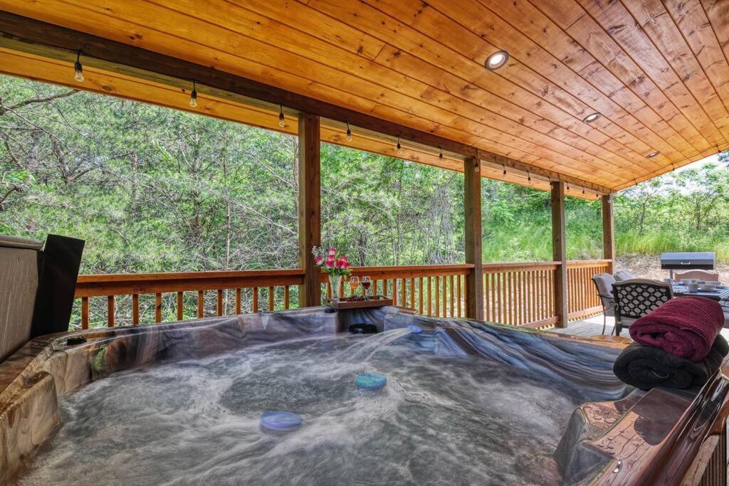 Adventure Retreat/Cabin/Pool+Hot Tub/Game Room+Theater Sevierville Luaran gambar