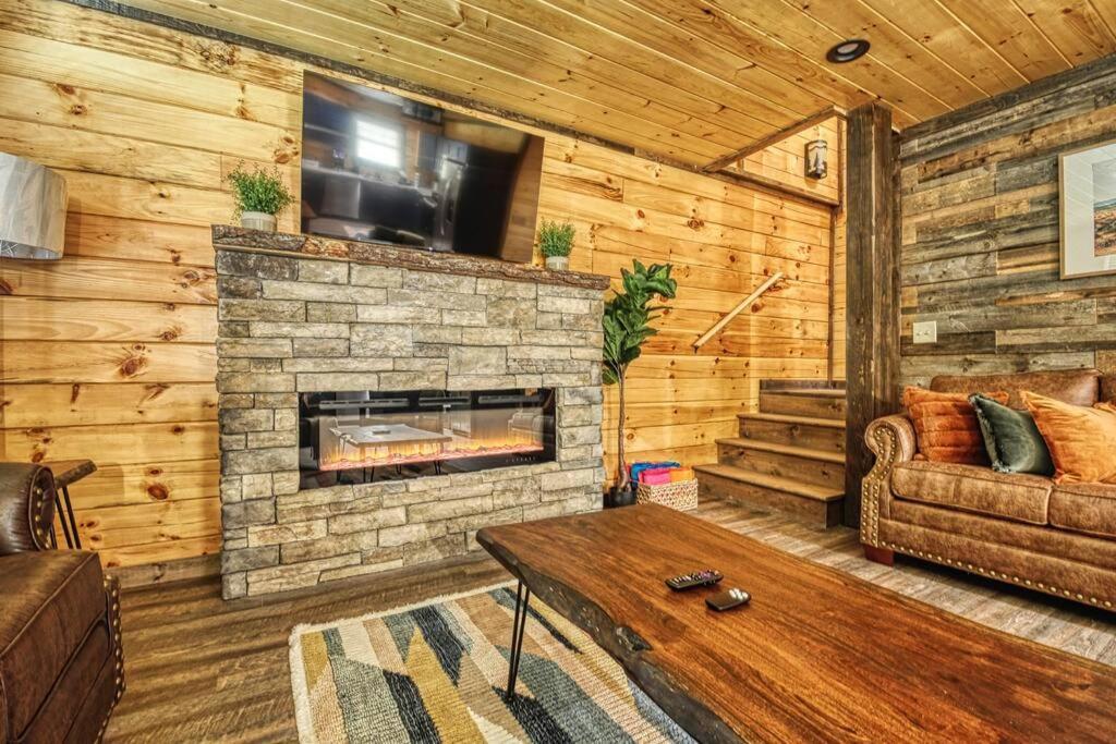 Adventure Retreat/Cabin/Pool+Hot Tub/Game Room+Theater Sevierville Luaran gambar