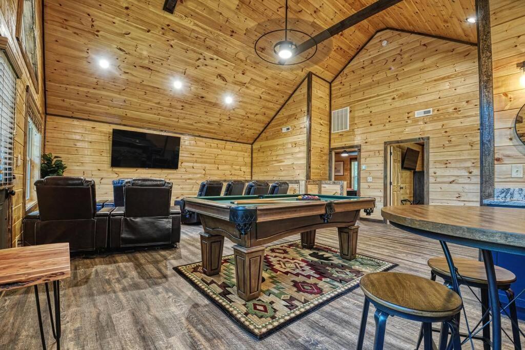 Adventure Retreat/Cabin/Pool+Hot Tub/Game Room+Theater Sevierville Luaran gambar