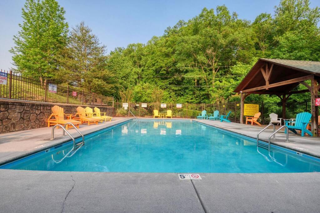 Adventure Retreat/Cabin/Pool+Hot Tub/Game Room+Theater Sevierville Luaran gambar