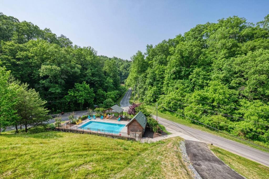 Adventure Retreat/Cabin/Pool+Hot Tub/Game Room+Theater Sevierville Luaran gambar