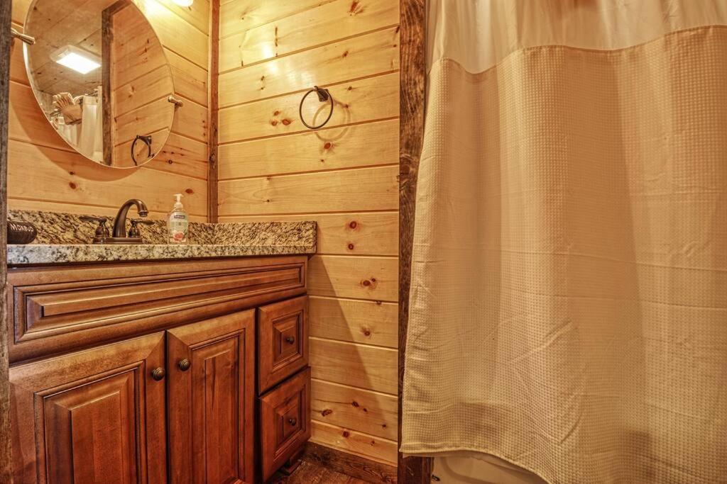 Adventure Retreat/Cabin/Pool+Hot Tub/Game Room+Theater Sevierville Luaran gambar