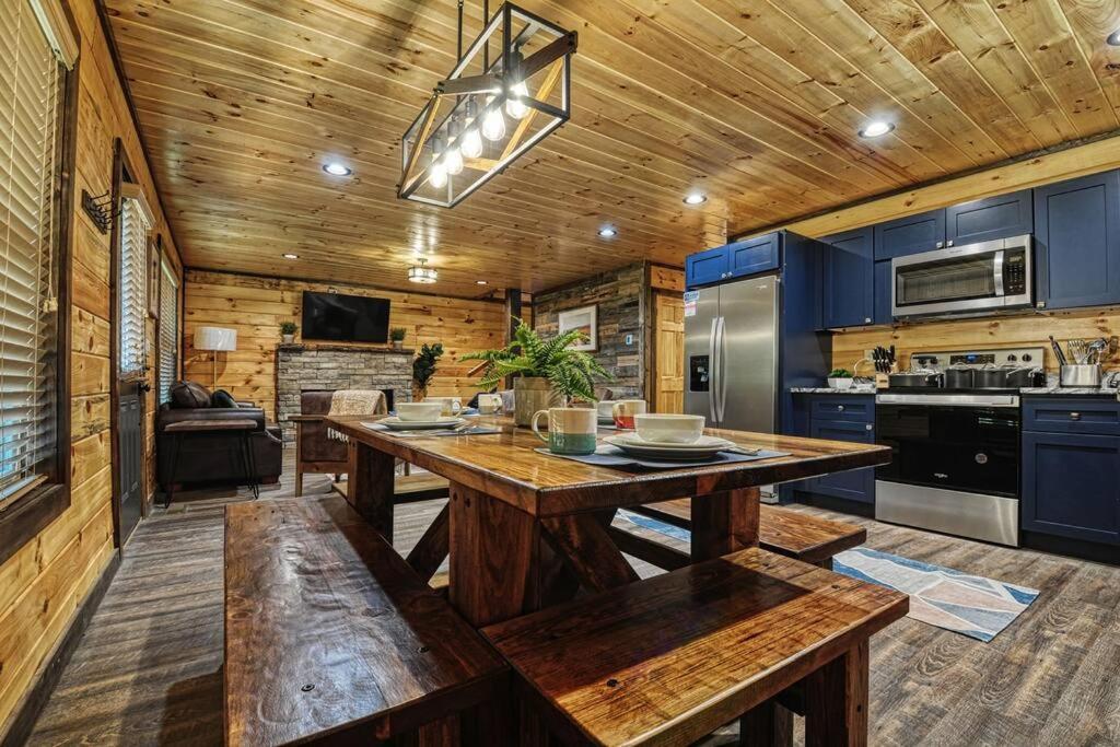 Adventure Retreat/Cabin/Pool+Hot Tub/Game Room+Theater Sevierville Luaran gambar