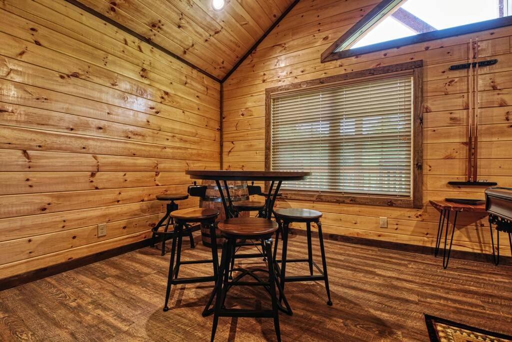 Adventure Retreat/Cabin/Pool+Hot Tub/Game Room+Theater Sevierville Luaran gambar